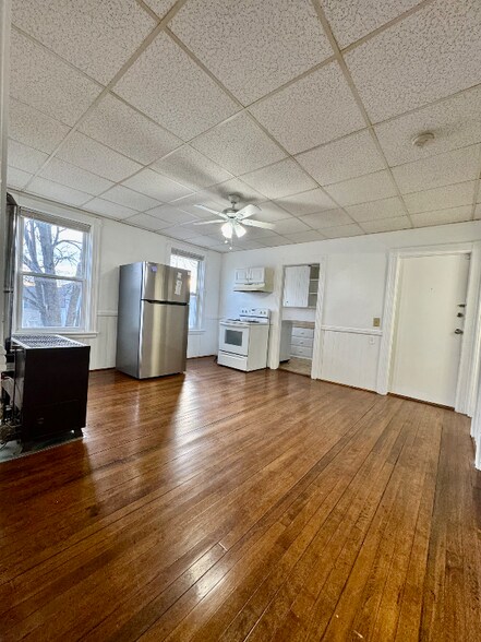 Building Photo - 184 Vernon St