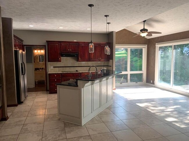 Building Photo - Home in Omaha for Rent!