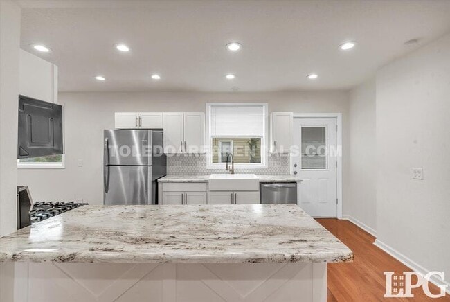 Building Photo - 1733 Stahlwood Ave