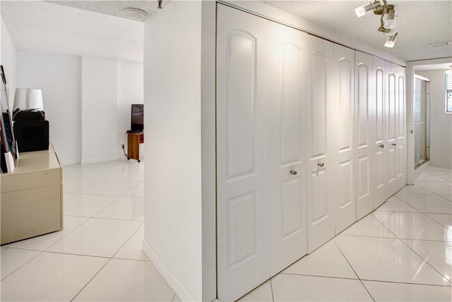 Building Photo - 290 174th St St