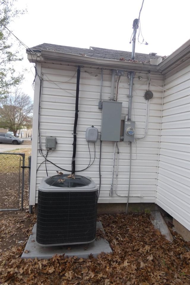 Building Photo - 2211 NW Crosby Ave