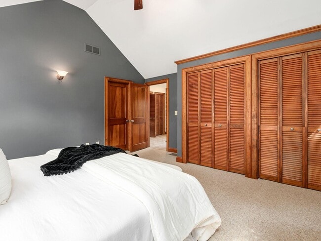 Building Photo - 781 Bruck St