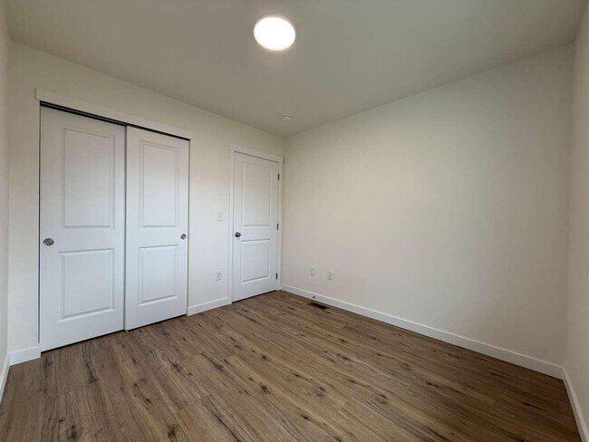 Building Photo - 3925 E 32nd Ave