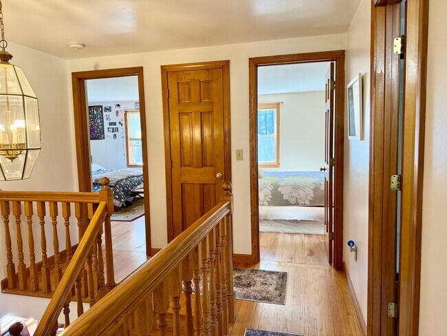 Building Photo - Meticulously Maintained 3BD/2.5BA Home in Quiet Westbrook Neighborhood!