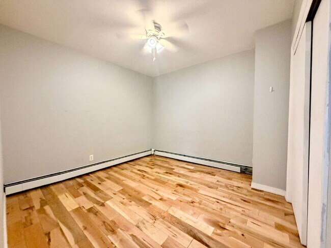 Building Photo - Spacious 1BR w/ Bonus Room Open Layout • Assigned Parking • Appliances • Garfield