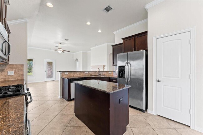 Building Photo - 2043 Plum Rose Ln