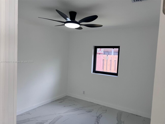 Building Photo - 431 NE 58th Ct