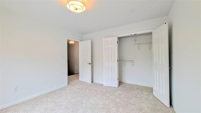 Building Photo - 253 Hampton Park Dr