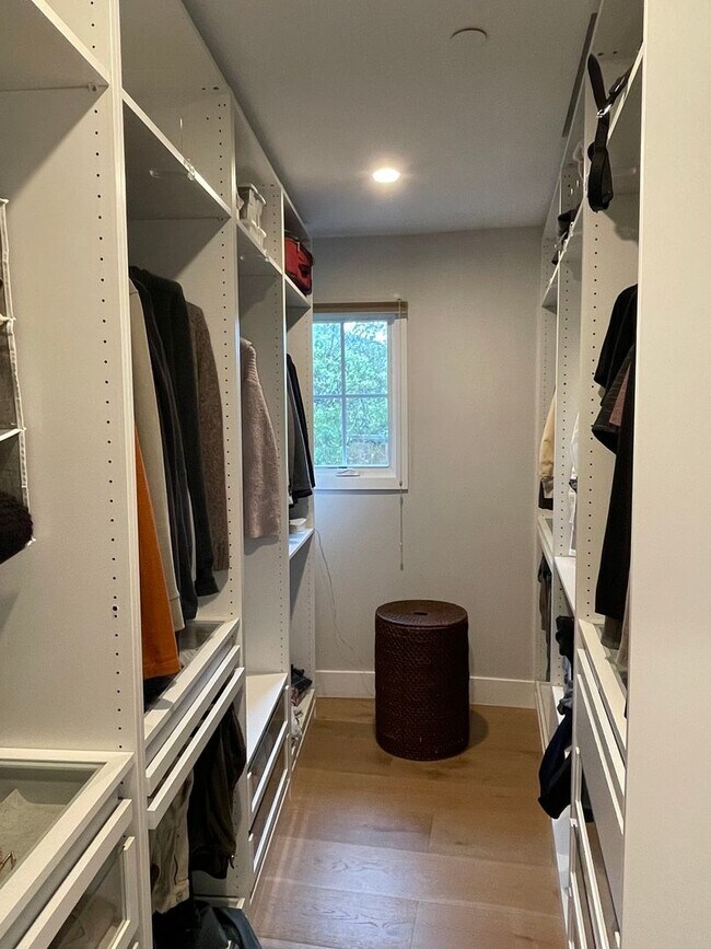 Building Photo - Stunning new build, top of the line everything, walk to town location, close to schools! INCLUDES...