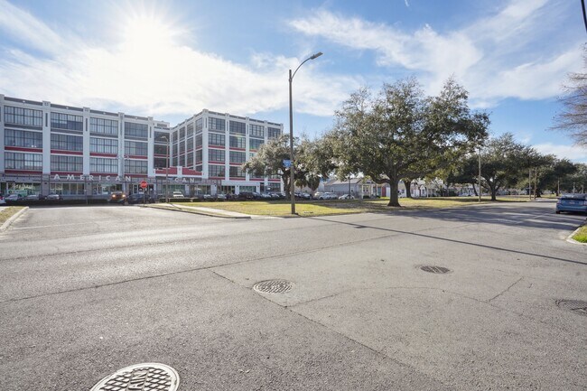 Building Photo - 802 Taft Pl