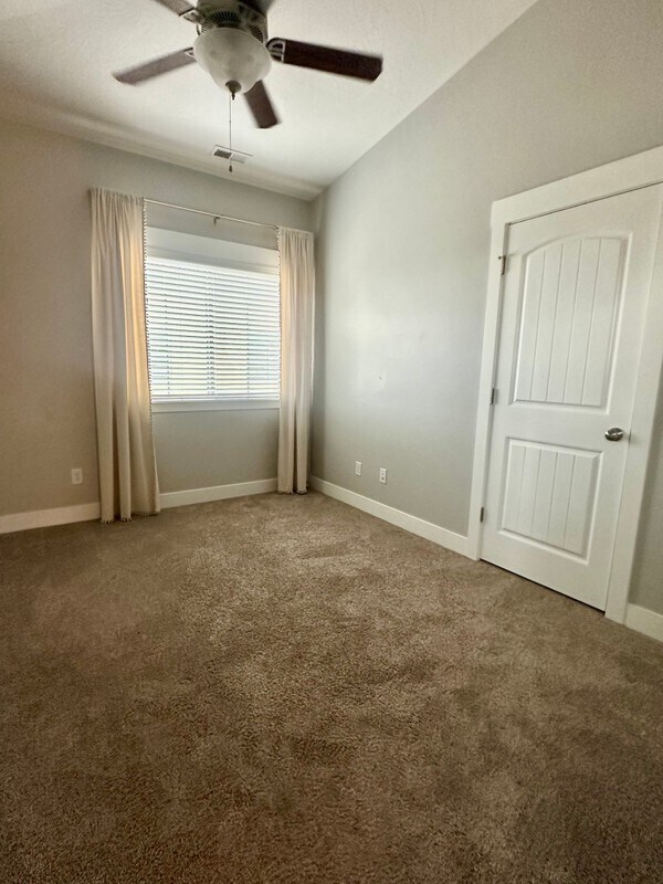Building Photo - 5545 Sicily Ln