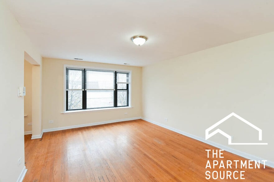 Building Photo - 4811 W Warwick Ave