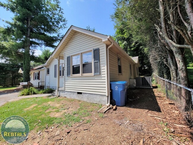 Building Photo - 3bd/2ba House On Faculty Street---Great Location!