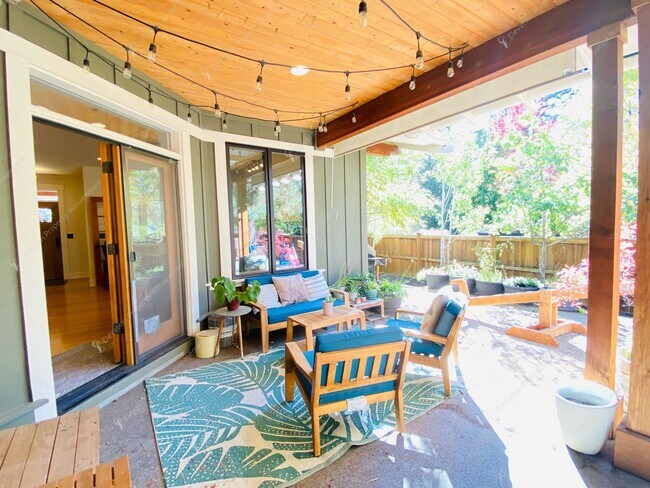 Building Photo - Unfurnished 4BR - 2.5BA NWX Corner Lot Pri...