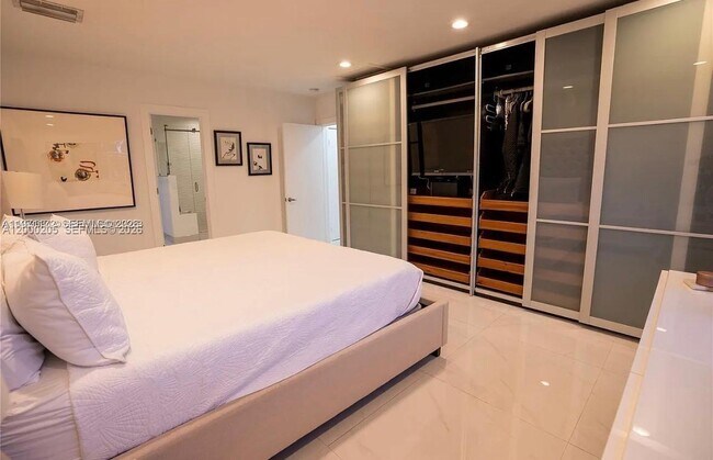 Building Photo - 31 SW 6th St