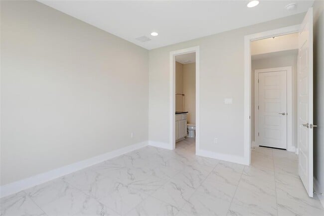 Building Photo - 532 Great Lawn Bnd