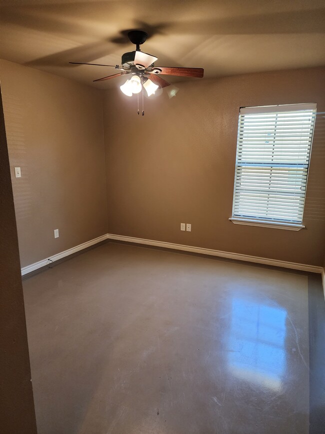 Primary Photo - 13380 Country Meadow Ln