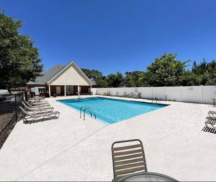 Primary Photo - High Grove Apartments