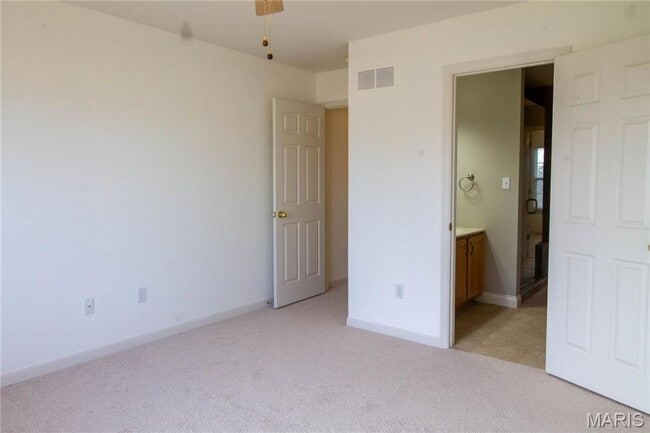 Building Photo - Welcome to this beautiful 3-bedroom spacio...