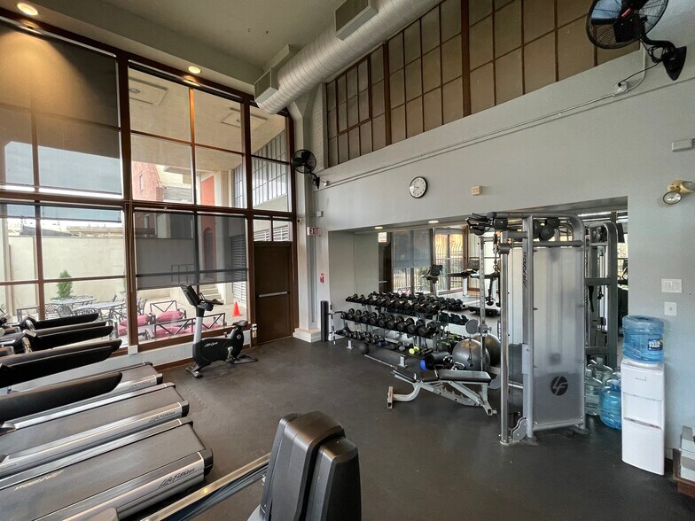 Building Photo - 2429 Locust St