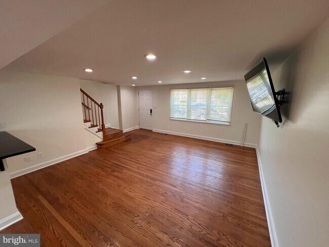 Building Photo - 1583 Doxbury Rd