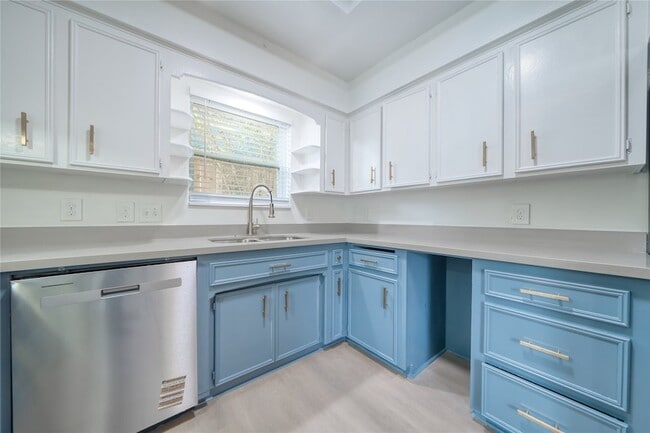 Building Photo - 7838 Vickijohn Dr