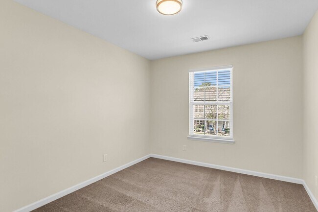 Building Photo - Beautiful FOUR bedroom townhome in Goose Creek!