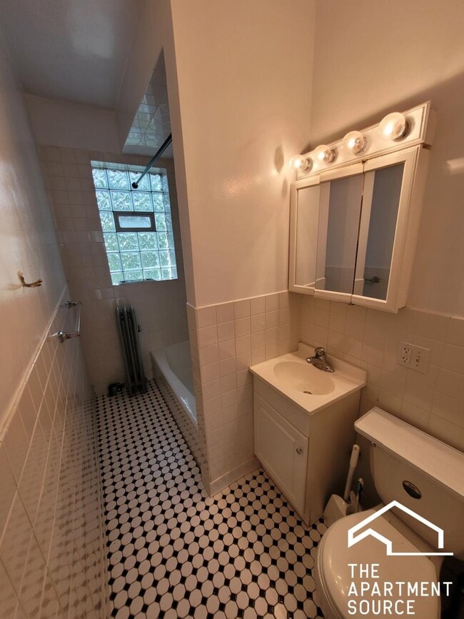Building Photo - 916 Reba Pl