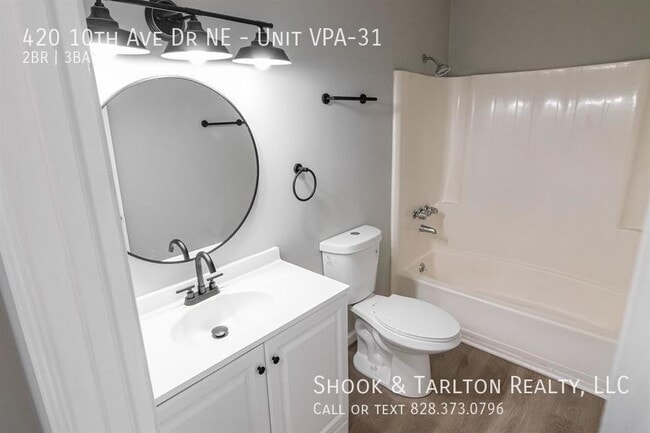 Building Photo - 420 10th Ave Dr NE