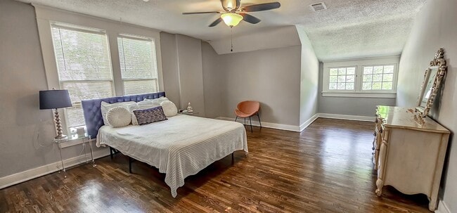 Building Photo - 1389 Agnes Pl