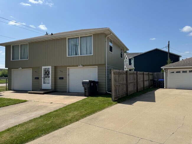 Building Photo - 969 Gail Ave