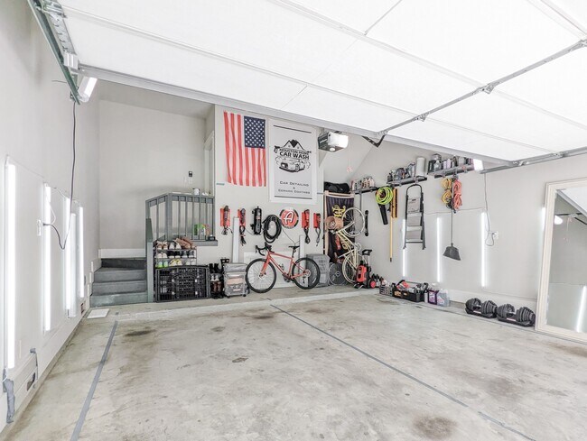 Building Photo - 1114 W 15th 1/2 St