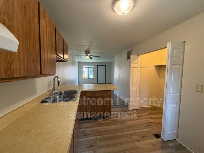 Building Photo - 4525 Elliot Ave