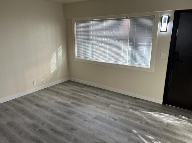Building Photo - 1 bedroom in Seattle WA 98105