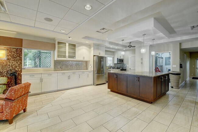 Building Photo - 3300 S Ocean Blvd