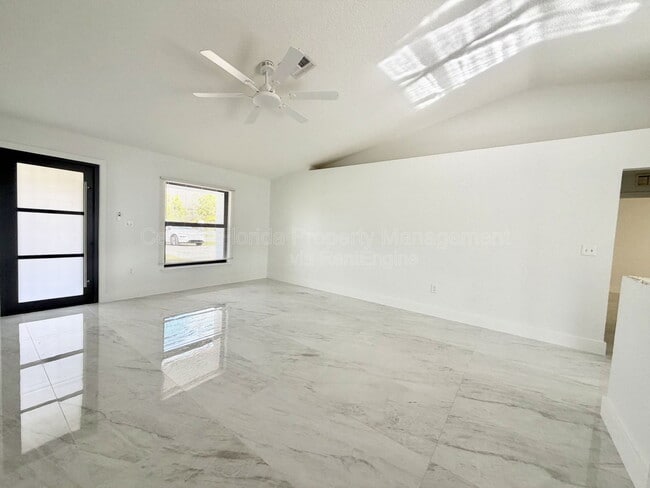 Building Photo - 1909 Bayport Dr