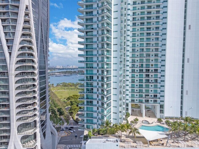Building Photo - 900 Biscayne Blvd