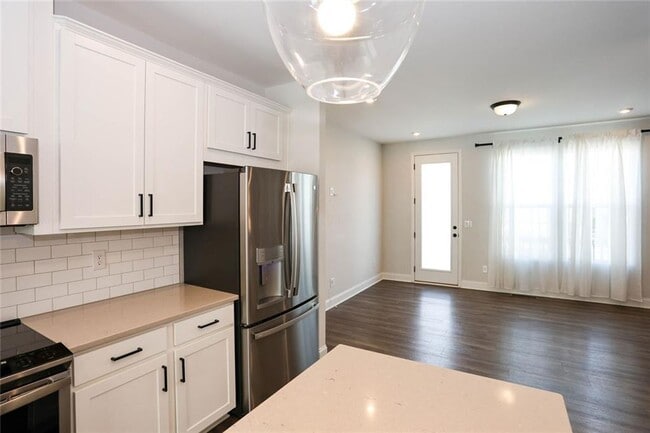 Building Photo - 313 Skylar Way SE