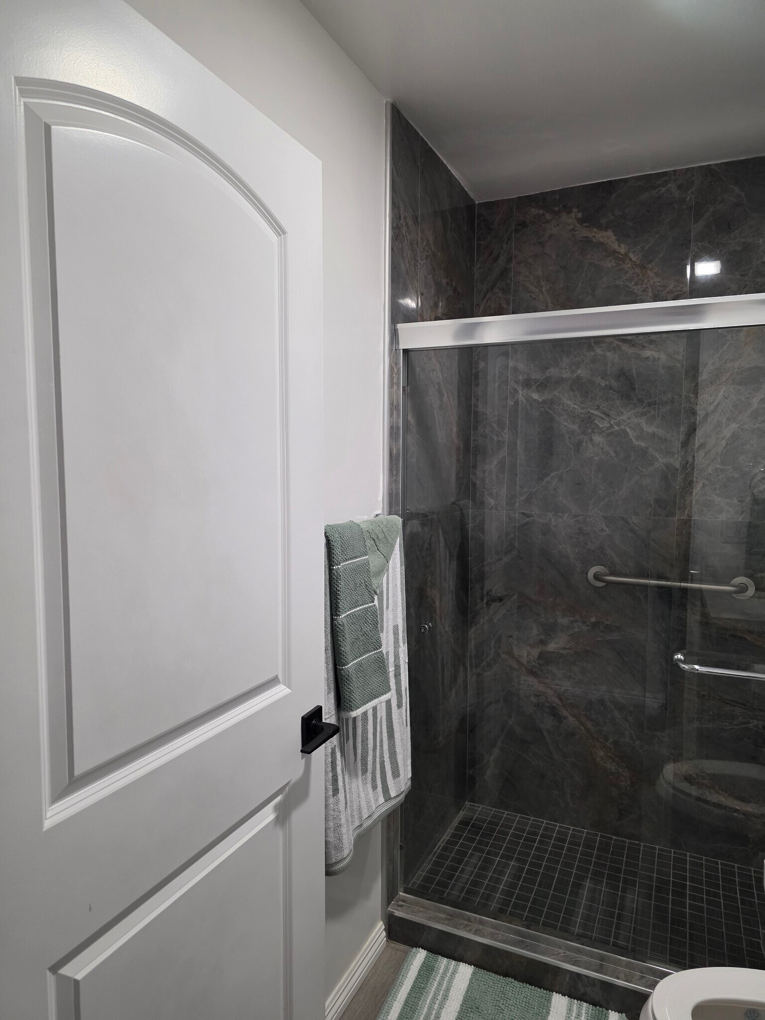 Shower - 20988 Divonne Dr