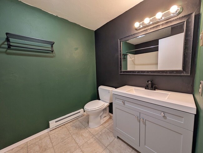 Building Photo - Valley Townhome, 3BD/1.5BA, Fully Fenced Y...