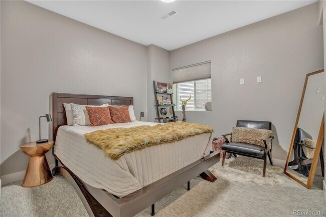 Building Photo - Spacious 3-Bed Townhouse with Finished Basement in Denver's Heart