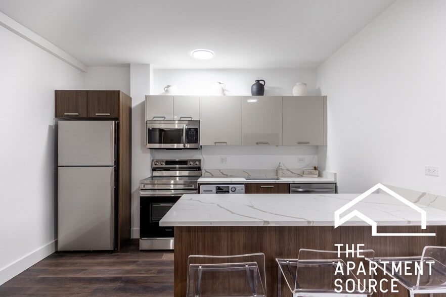 Building Photo - 1553 W Hollywood Ave