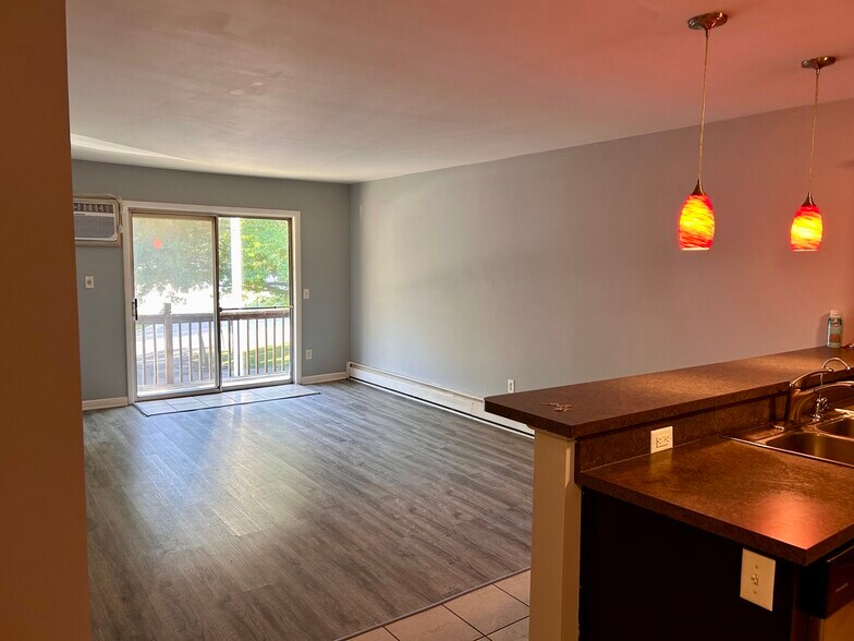 Building Photo - 616 Lynn Ave