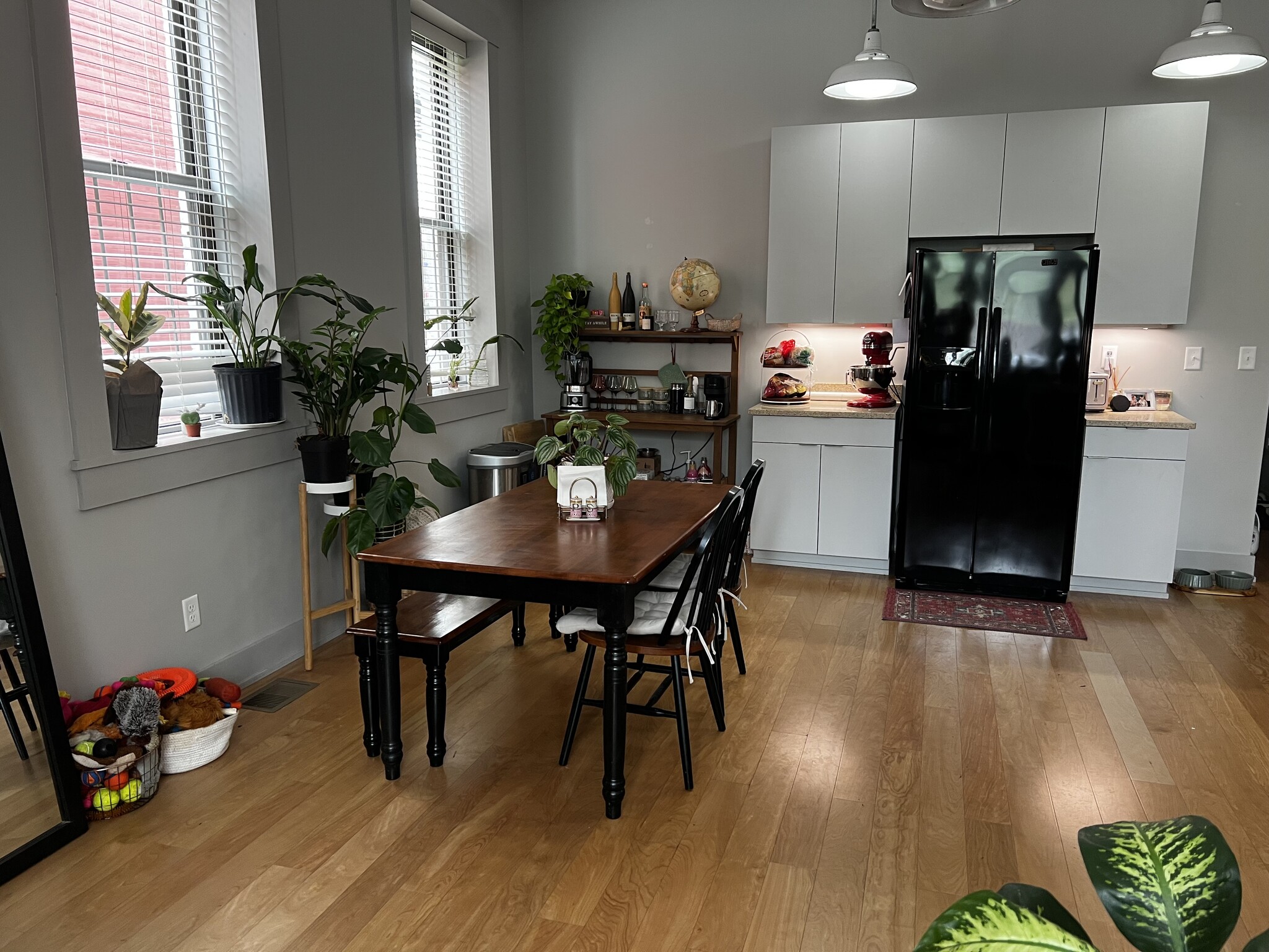 Kitchen/dining area - 2813 Colerain Ave