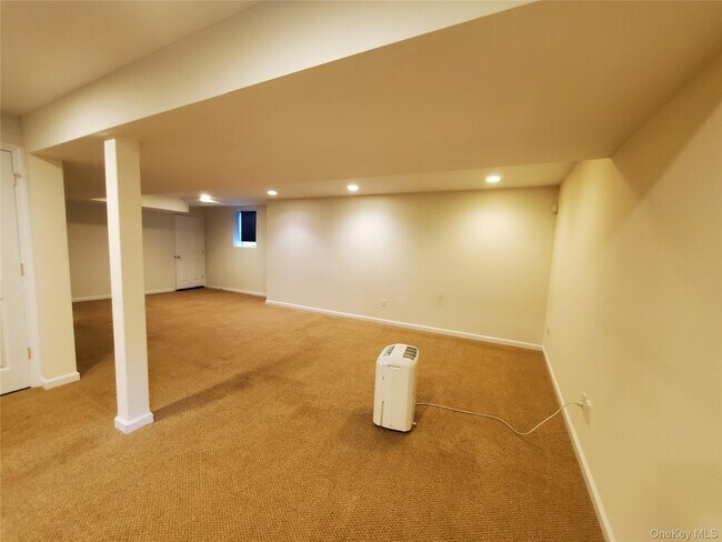 Building Photo - 80 Landmark Ct