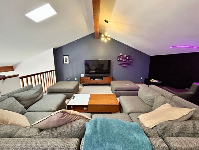 Building Photo - Spacious 2Bd/2.5Ba Luxury Loft-Style Condo...