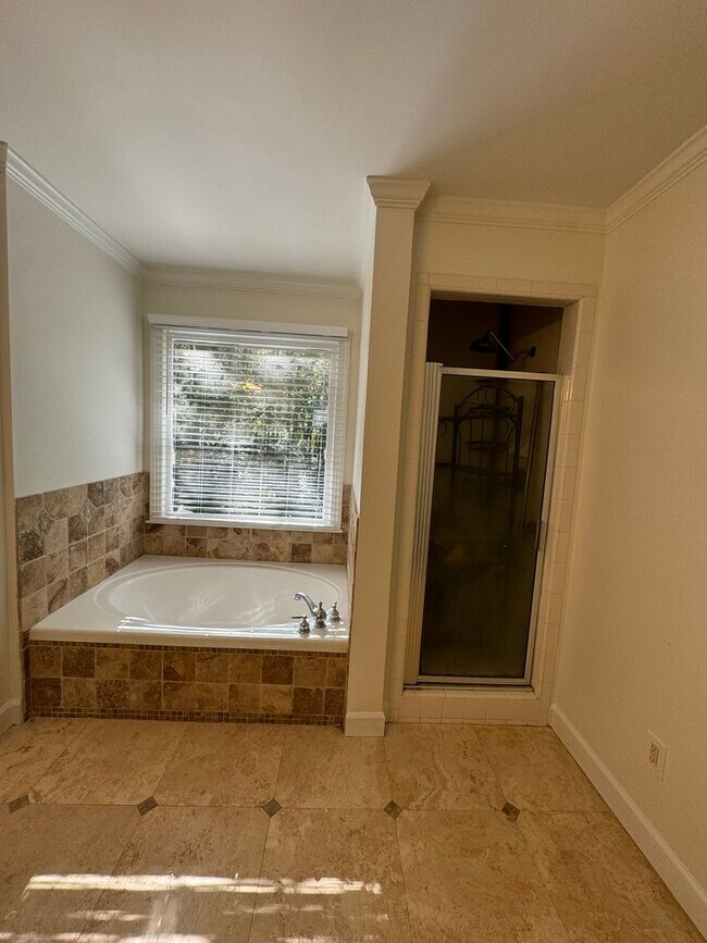 Building Photo - Updated House in Hampton Park!