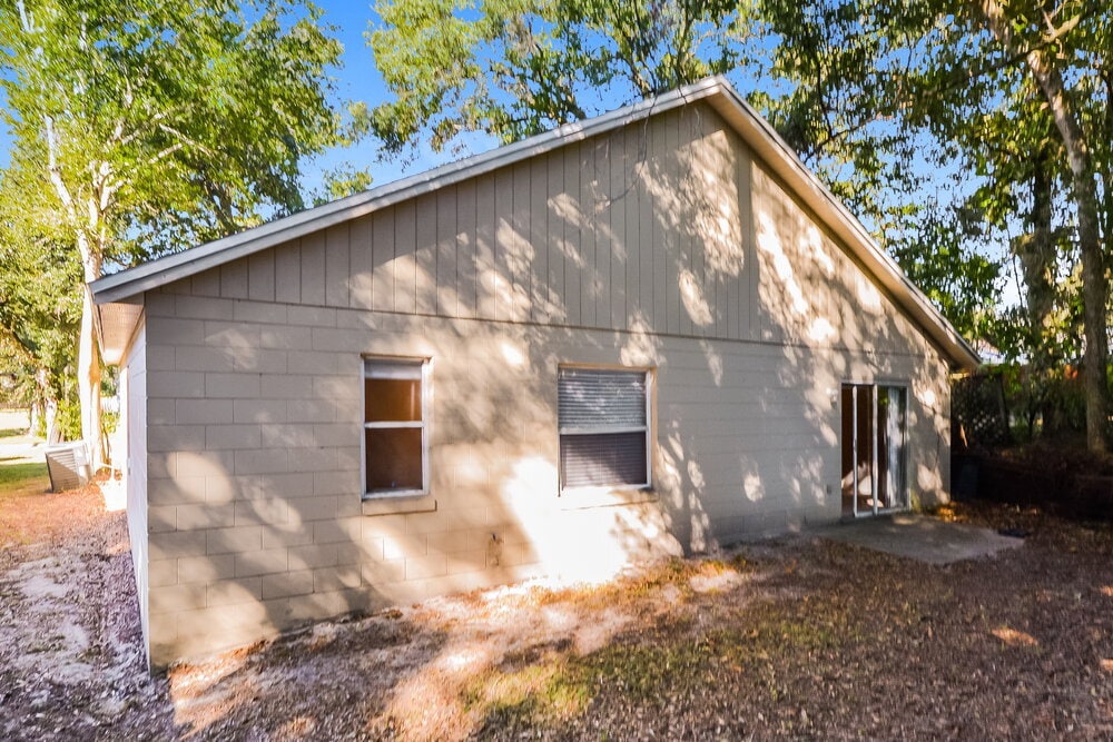 Building Photo - 343 S Lancelot Ave