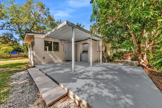 Building Photo - 7341 SW 64th Ct