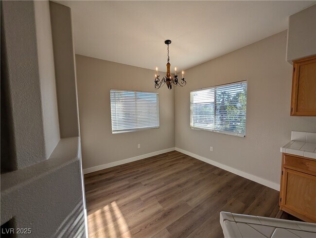 Building Photo - 1050 E Cactus Ave